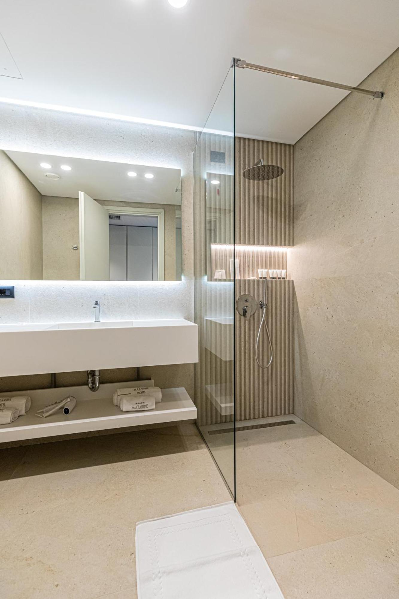 Mazarine Hotel, Vlore, Albania Hotell Radhimë